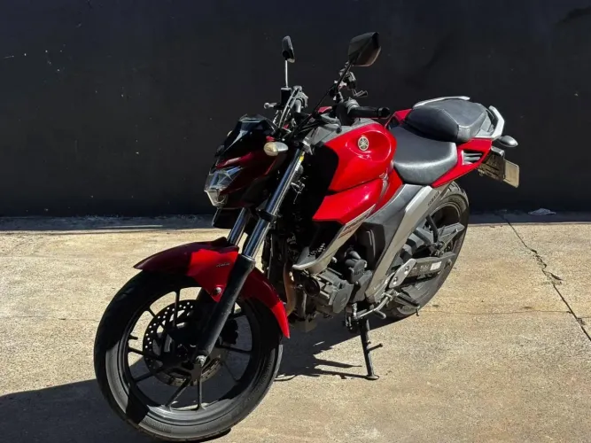 FAZER FZ25 VERMELHA 2019/2020
