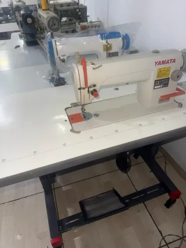 Máquina de costura reta 