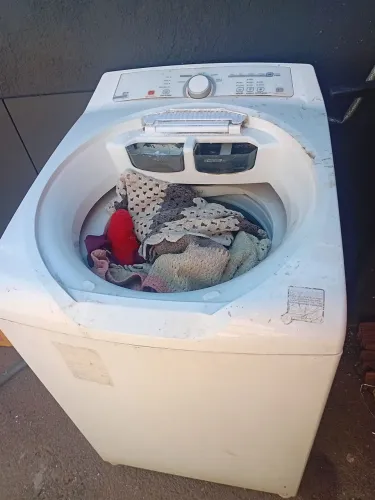 Máquina de lavar com defeito 