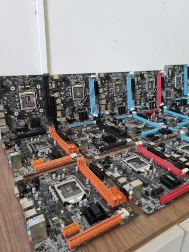 Lote de Placas Mãe com Defeito para Reparo ou Retirada de Peças