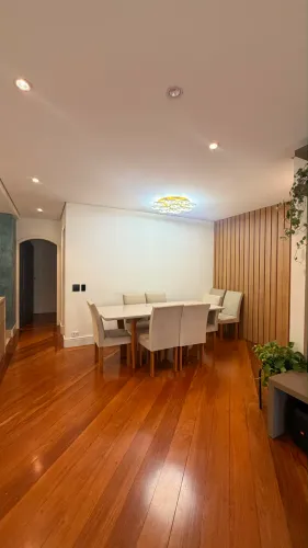 Mesa com 6 cadeiras