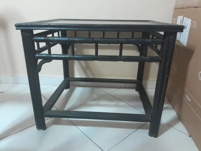 Mesa de centro ou apoio antiga