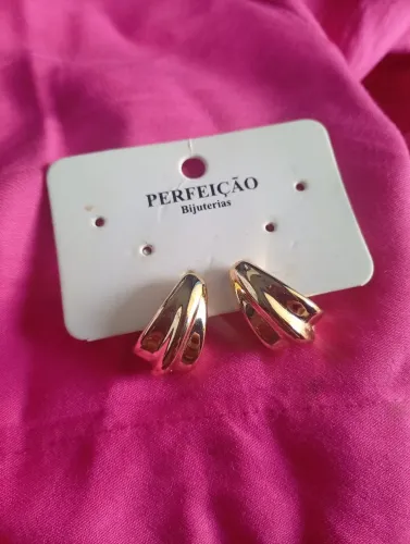 Meia argola dourada