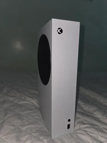 Xbox S com 2 controles e Monitor