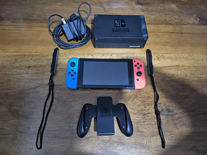 Nintendo Switch V1+ pro controller (bem conservado)