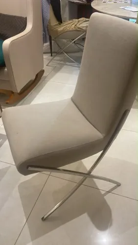 Cadeiras para mesa jantar seminovas 150,00 Cada