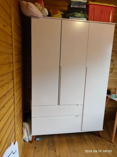 Guarda Roupa e Cômoda infantil, MDF excelente, foi usado apenas 4 meses, está em perfeito.