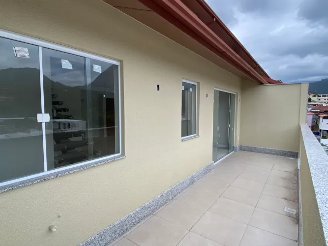Cobertura nova, ampla, com 3 suítes para venda ou locação no Centro de Nova Friburgo - RJ
