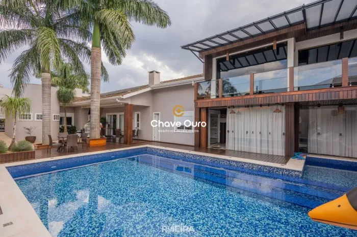 Casa com 04 quartos com piscina no Country