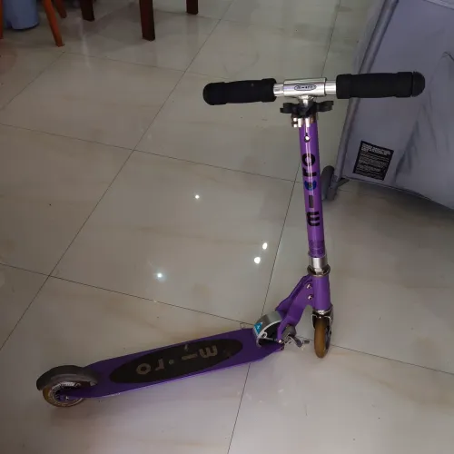 Patinete duas rodas em alumínio de alta qualidade.