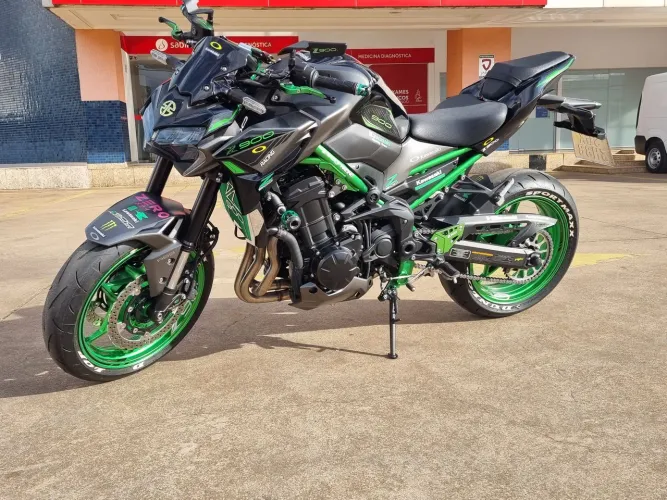 Kawasaki Z900 2023/2023 cinza/verde