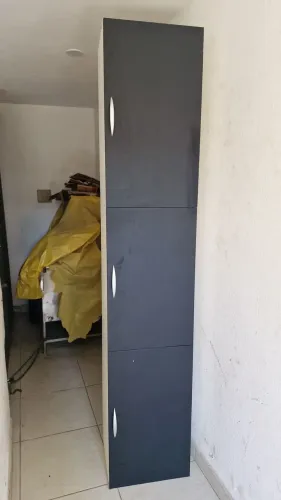 Armário de parede para escritório ou residência reforçado acabamento fórmica e molas