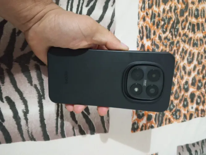 Not 15 pro, 256G, com capa, película e carregador . Faço ou facilito a entrega. Obs: Com n