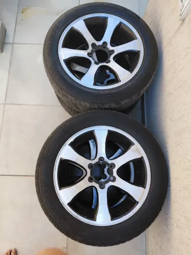 Rodas aro 20 tiradas de uma Hilux Sw4. 