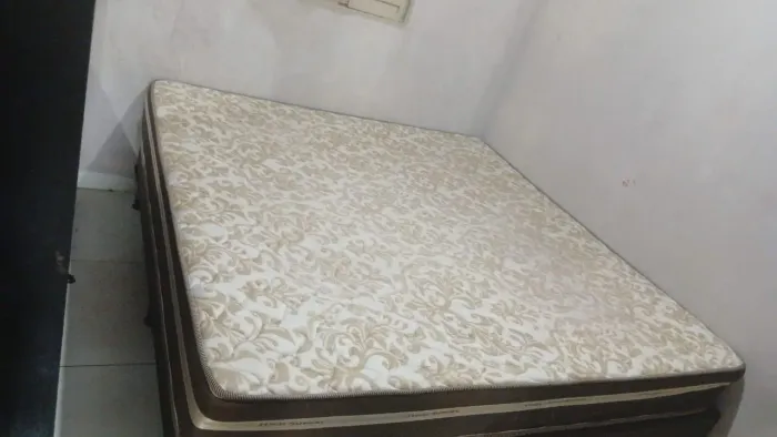 Vende-se cama King seminova