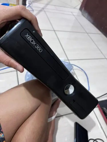 Xbox 360 é kinect (Com luz vermelha e sem cabo)