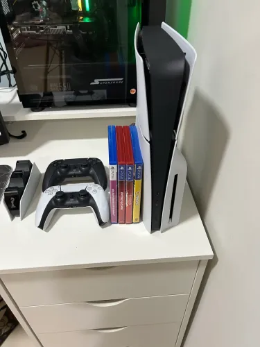 PS5, 2 Controles, 4 Jogos e Base de carregamento