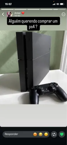 PS4 com 2 controles 