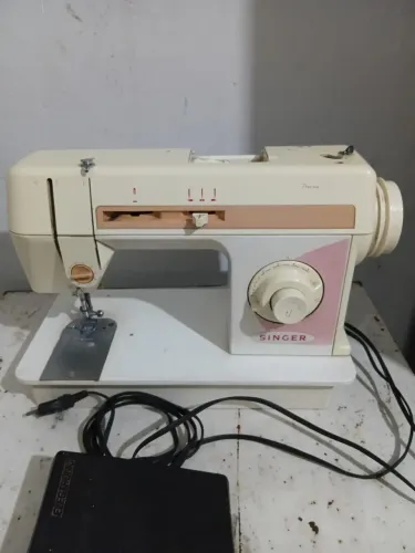 Máquina de costurar Singer, funcionando perfeitamente