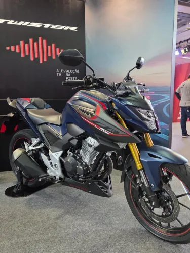 CB TWISTER 300 S ANO 2027