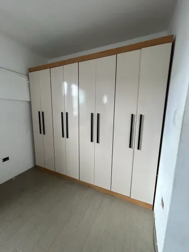 Guarda-roupa amplo
