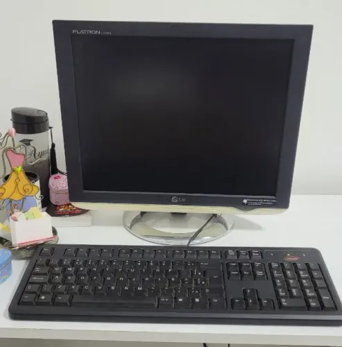 Monitor LG Flatron L1740PQ 17" Premium Artistic Series LX40 (Ótimo estado) + Teclado VCOM