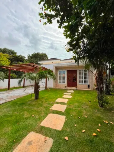 Belíssima Casa em Busca Vida - Condomínio Golden Park, 350m², 4 suítes, casa completa, áre