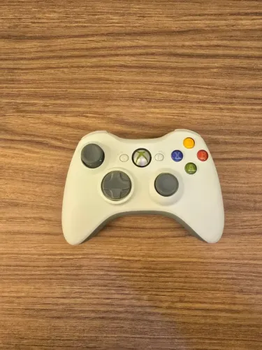 CONTROLE XBOX 360 BRANCO (EM EXCELENTE ESTADO)