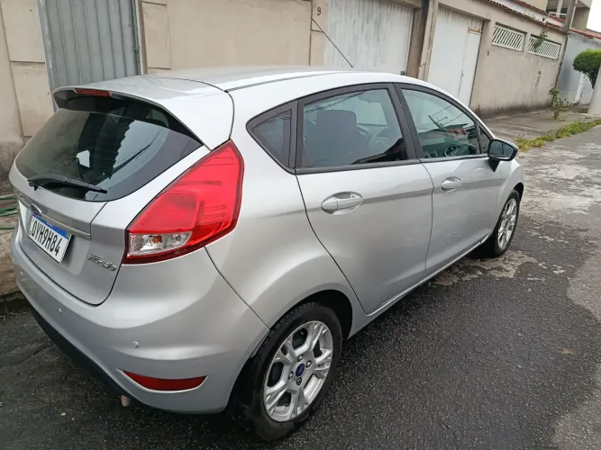 Ford Fiesta 1.6 16V Flex Aut. 5P 2014