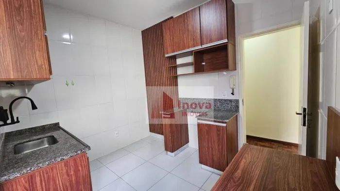 Lindo Apartamento reformado com 2 qtos/2 banheiros/1 vaga/de frente, à venda, 70 m² por R$
