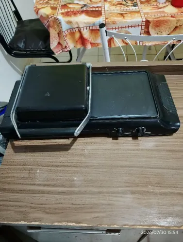 Grill,semi novo