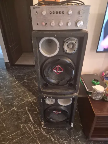 Som completo com qualidade. Acompanha amplificador, mesa 4 canais, conector Bluetooth e ca