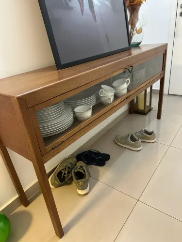 Aparador com porta basculante Tok Stok 
