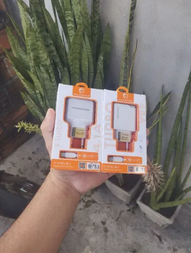 Carregador tipo C e ios