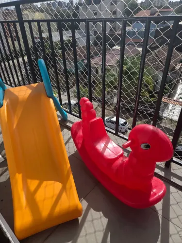 Kit de brinquedos escorregador e minhoca.
