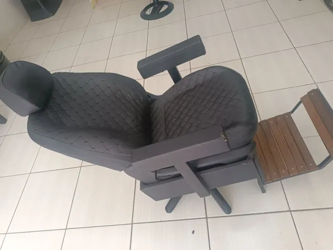 Vendo cadeira de barbeiro