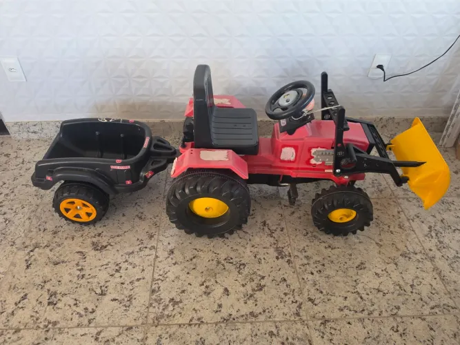 Trator brinquedo 