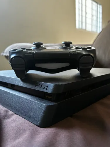 Ps4 slim 1 TB