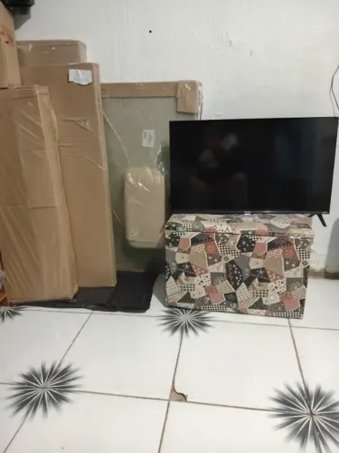 Vendo smart tv H Led semp Roku 32 polegadas com tela quebrada vendo por 250 reais , tv