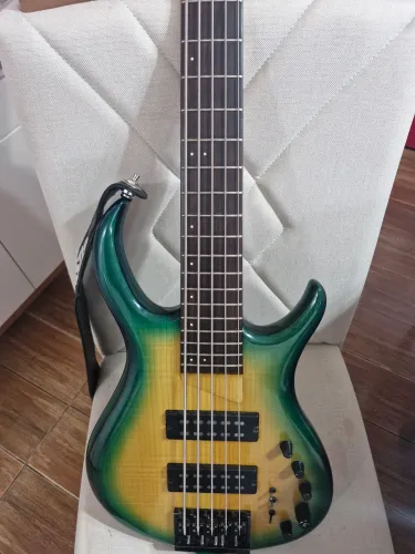 Baixo sire marcus miller
