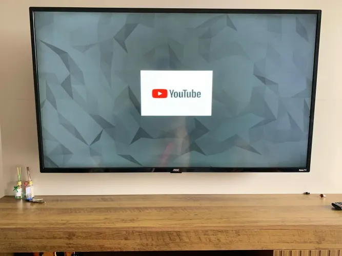 Smart tv 43"  AOC Roku 