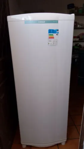 Geladeira Consul 261L - Econômica, Conservada e Funcionando Perfeitamente
