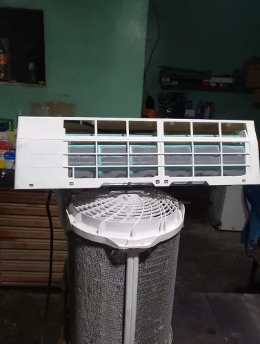 Vendo ar condicionado de 12 mil BTUs split já com instalação 