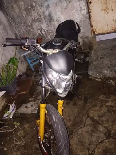 A moto só tá ruim com problema mais ela só não dá pa anda estou vendendo ela assim 