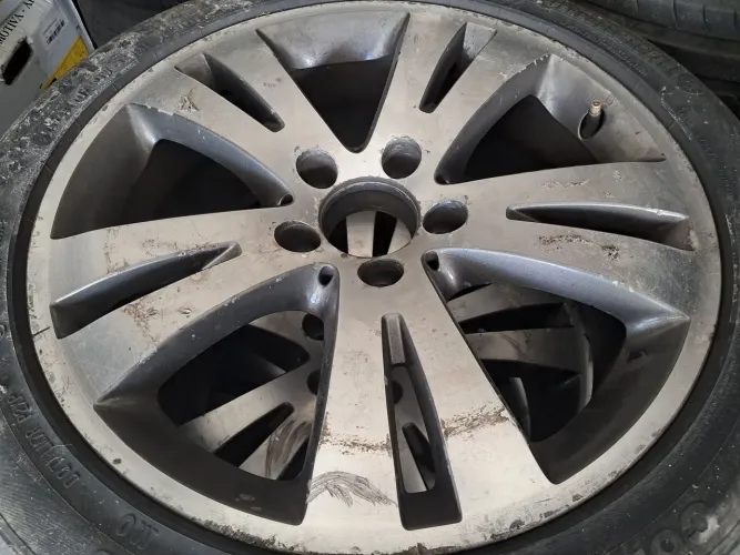 Rodas aro 17 Mercedes C180 originais diamantada com grafite 5x112 usadas