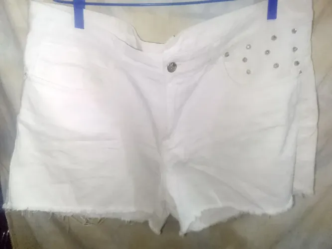 SHORT FEMININO JEANS BRANCO N°48.