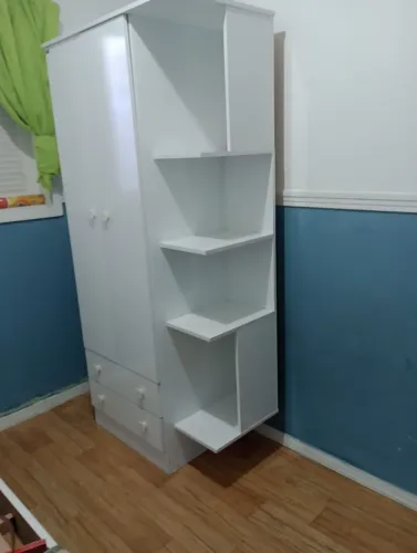 Vendo Guarda roupa infantil 2 portas 2 gavetas e com prateleira na lateral semi ?