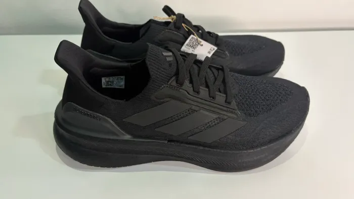 Tênis Ultraboost de corrida Preto original novo