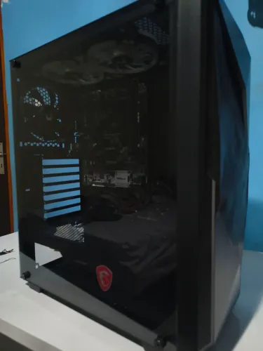 Gabinete com fans e Placa-mãe