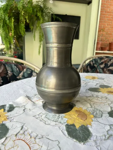 Vaso em Estanho lindíssimo